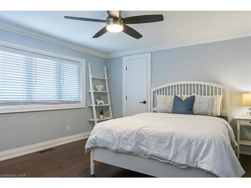 484 Aspen Forest Drive, Oakville, ON - Indoor Photo Showing Bedroom