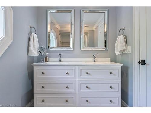 484 Aspen Forest Drive, Oakville, ON - Indoor Photo Showing Bathroom