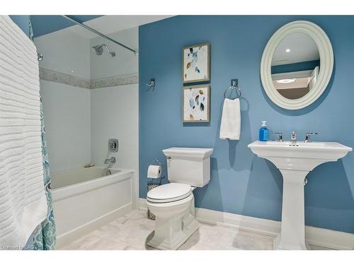 484 Aspen Forest Drive, Oakville, ON - Indoor Photo Showing Bathroom