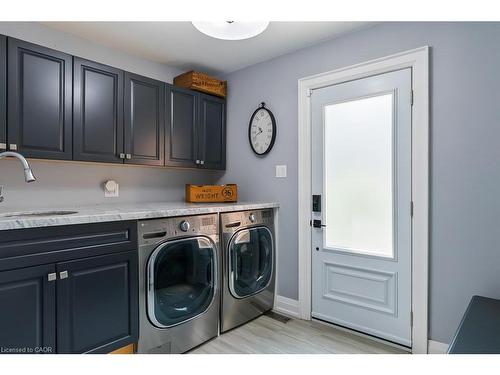 484 Aspen Forest Drive, Oakville, ON - Indoor Photo Showing Laundry Room