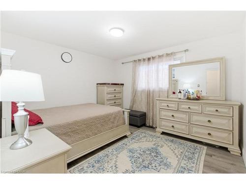 18 Ferrie Street W, Hamilton, ON - Indoor Photo Showing Bedroom