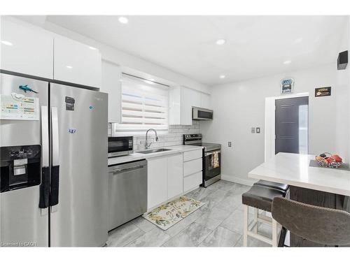 18 Ferrie Street W, Hamilton, ON - Indoor Photo Showing Kitchen With Stainless Steel Kitchen With Upgraded Kitchen