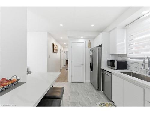 18 Ferrie Street W, Hamilton, ON - Indoor Photo Showing Kitchen