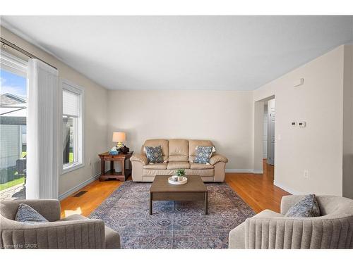 193 Glenariff Drive, Hamilton, ON - Indoor Photo Showing Living Room