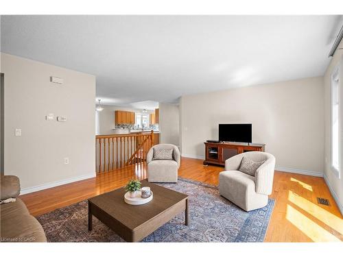 193 Glenariff Drive, Hamilton, ON - Indoor Photo Showing Living Room