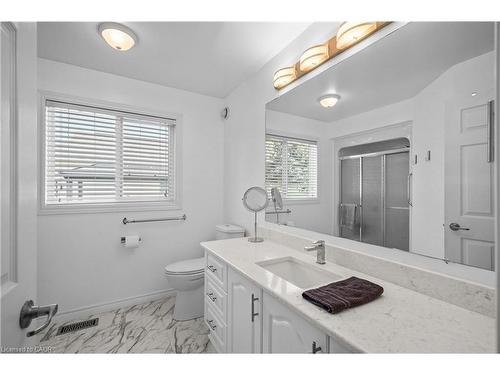 193 Glenariff Drive, Hamilton, ON - Indoor Photo Showing Bathroom