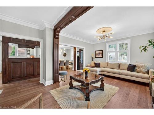 108 Owen Street, Barrie, ON - Indoor Photo Showing Living Room