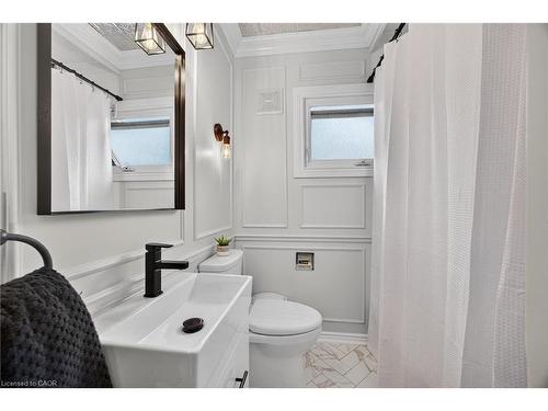 108 Owen Street, Barrie, ON - Indoor Photo Showing Bathroom