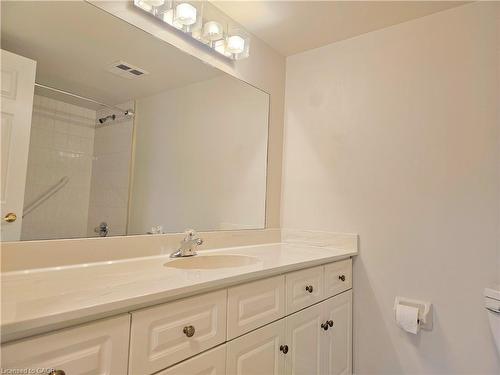 11E-67 Caroline Street S, Hamilton, ON - Indoor Photo Showing Bathroom