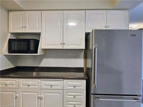 11E-67 Caroline Street S, Hamilton, ON - Indoor Photo Showing Kitchen