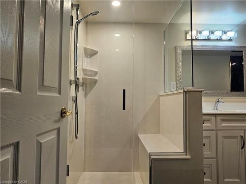 11E-67 Caroline Street S, Hamilton, ON - Indoor Photo Showing Bathroom