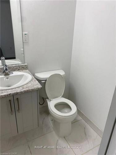 59 Denistoun Street, Welland, ON - Indoor Photo Showing Bathroom