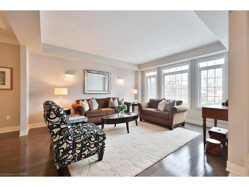 4378 Latimer Crescent, Burlington, ON - Indoor Photo Showing Living Room