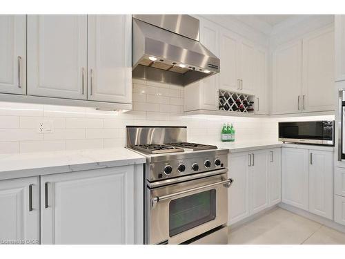 4378 Latimer Crescent, Burlington, ON - Indoor Photo Showing Kitchen