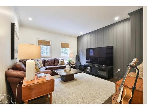 4378 Latimer Crescent, Burlington, ON - Indoor Photo Showing Living Room
