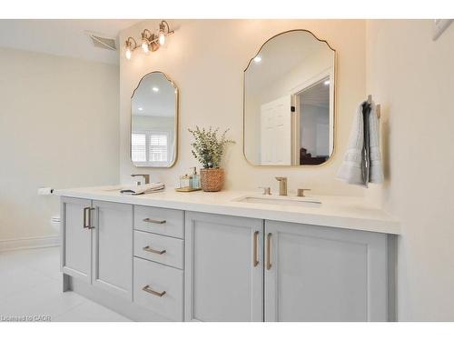4378 Latimer Crescent, Burlington, ON - Indoor Photo Showing Bathroom