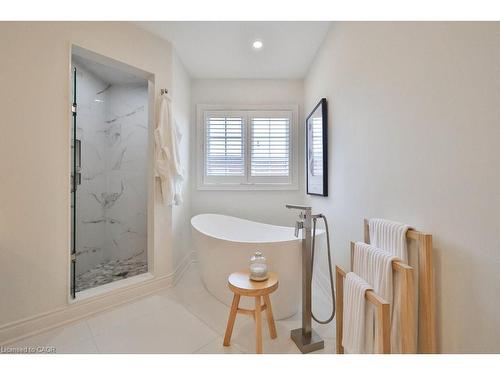 4378 Latimer Crescent, Burlington, ON - Indoor Photo Showing Bathroom