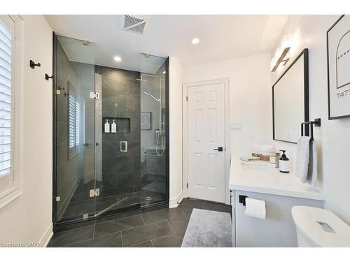 4378 Latimer Crescent, Burlington, ON - Indoor Photo Showing Bathroom