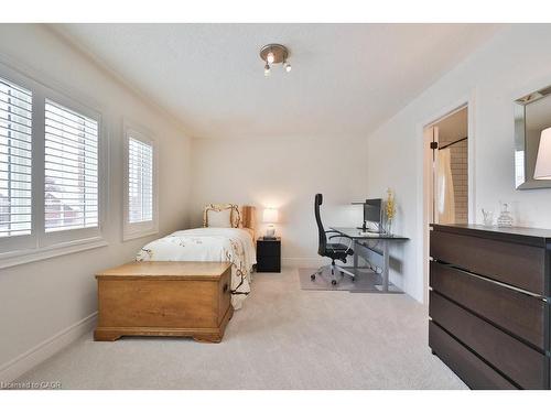 4378 Latimer Crescent, Burlington, ON - Indoor Photo Showing Bedroom