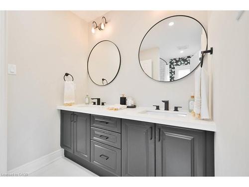 4378 Latimer Crescent, Burlington, ON - Indoor Photo Showing Bathroom