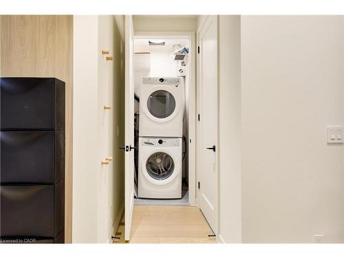 307-123 Maurice Drive, Oakville, ON - Indoor Photo Showing Laundry Room