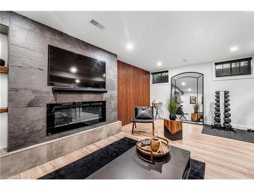 47-635 Saginaw Parkway, Cambridge, ON - Indoor Photo Showing Living Room With Fireplace