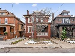 89 Fairholt Road S Hamilton, ON L8M 2T6