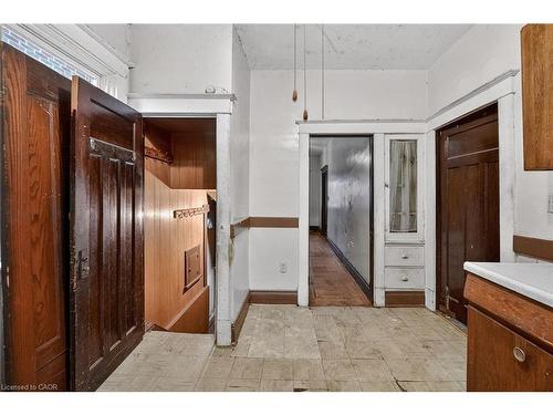 89 Fairholt Road S, Hamilton, ON - Indoor