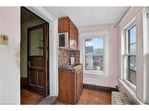 89 Fairholt Road S, Hamilton, ON - Indoor Photo Showing Other Room