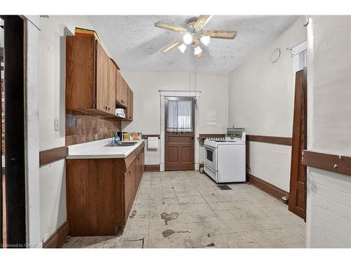 89 Fairholt Road S, Hamilton, ON - Indoor