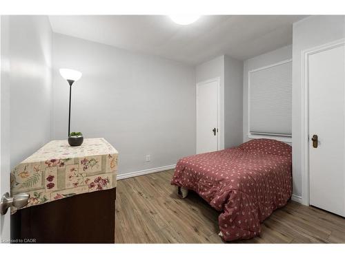 197 East 12Th Street, Hamilton, ON - Indoor Photo Showing Bedroom