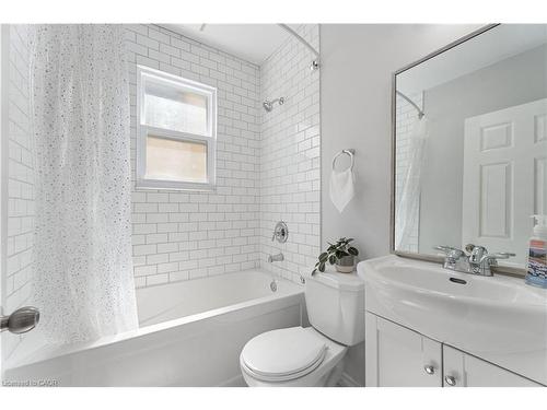 197 East 12Th Street, Hamilton, ON - Indoor Photo Showing Bathroom