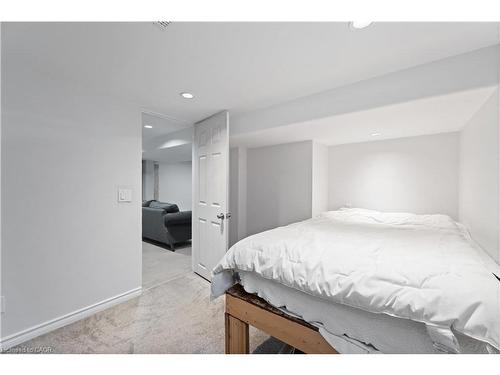 197 East 12Th Street, Hamilton, ON - Indoor Photo Showing Bedroom