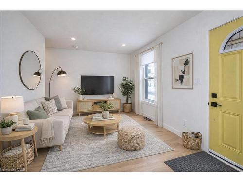 2 Esson Street, Kitchener, ON - Indoor Photo Showing Living Room