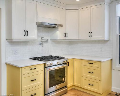 2 Esson Street, Kitchener, ON - Indoor Photo Showing Kitchen