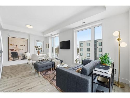 516-107 Roger Street, Waterloo, ON - Indoor Photo Showing Living Room