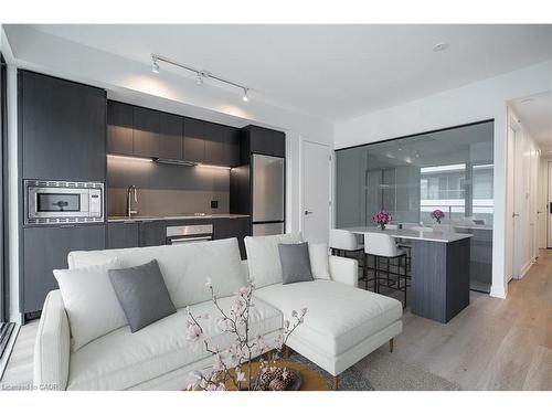 1418-1 Jarvis Street, Hamilton, ON - Indoor Photo Showing Living Room