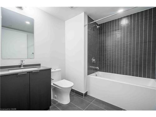 1418-1 Jarvis Street, Hamilton, ON - Indoor Photo Showing Bathroom