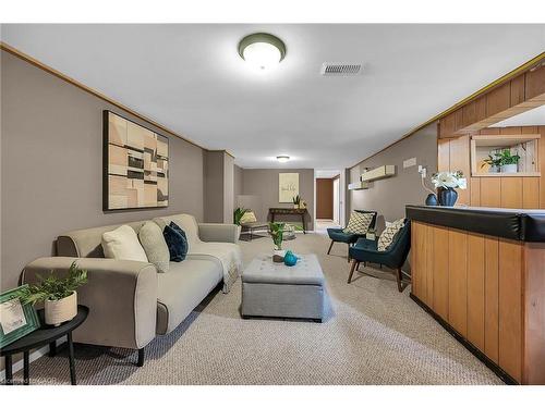 160 Elizabeth Crescent, Dunnville, ON - Indoor Photo Showing Living Room