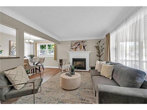 160 Elizabeth Crescent, Dunnville, ON - Indoor Photo Showing Living Room With Fireplace