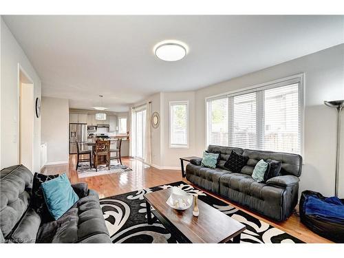 32 Weir Street, Cambridge, ON - Indoor Photo Showing Living Room