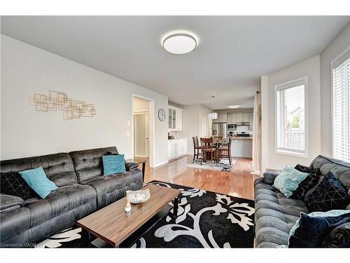 32 Weir Street, Cambridge, ON - Indoor Photo Showing Living Room