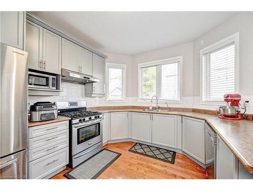 32 Weir Street, Cambridge, ON - Indoor Photo Showing Kitchen