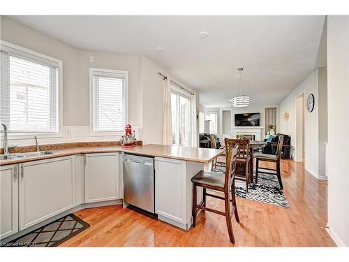 32 Weir Street, Cambridge, ON - Indoor Photo Showing Kitchen
