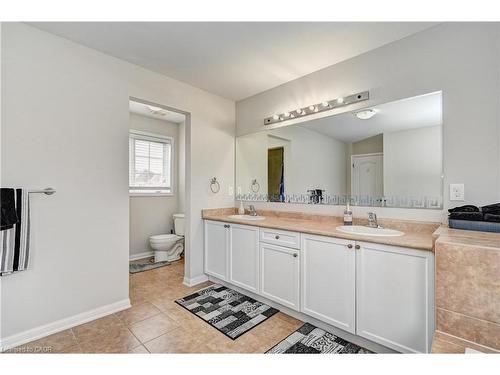 32 Weir Street, Cambridge, ON - Indoor Photo Showing Bathroom