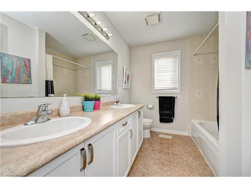 32 Weir Street, Cambridge, ON - Indoor Photo Showing Bathroom