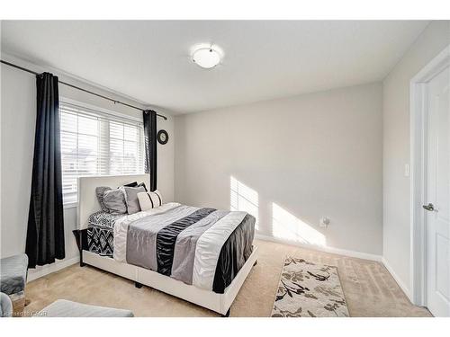32 Weir Street, Cambridge, ON - Indoor Photo Showing Bedroom