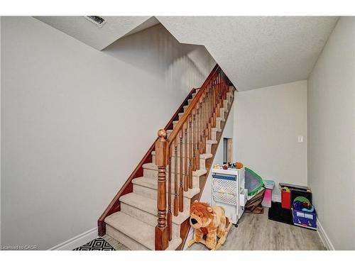 32 Weir Street, Cambridge, ON - Indoor Photo Showing Other Room