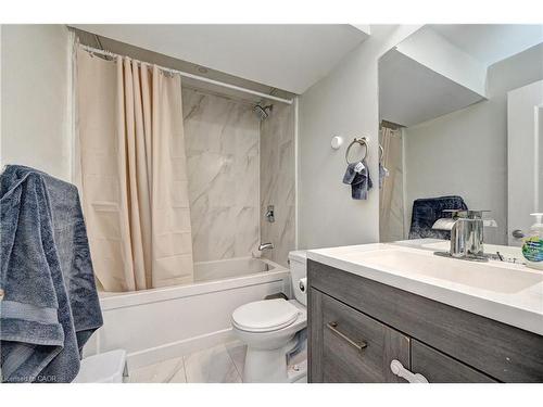 32 Weir Street, Cambridge, ON - Indoor Photo Showing Bathroom