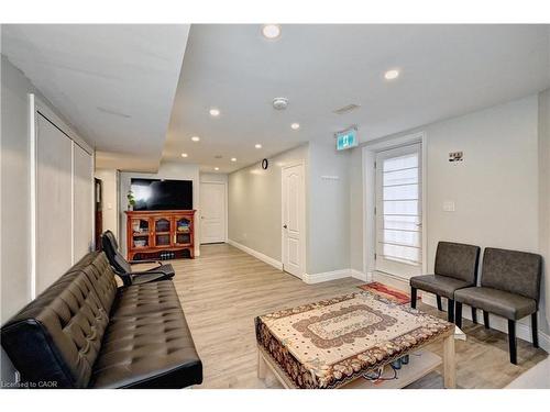 32 Weir Street, Cambridge, ON - Indoor Photo Showing Living Room